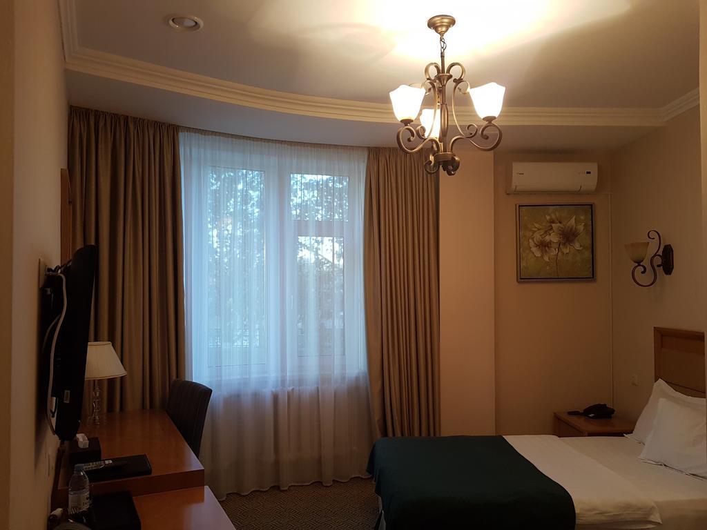 Hotel Prestige à Astana Extérieur photo