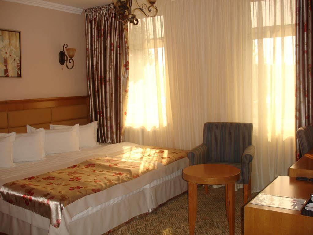 Hotel Prestige à Astana Extérieur photo
